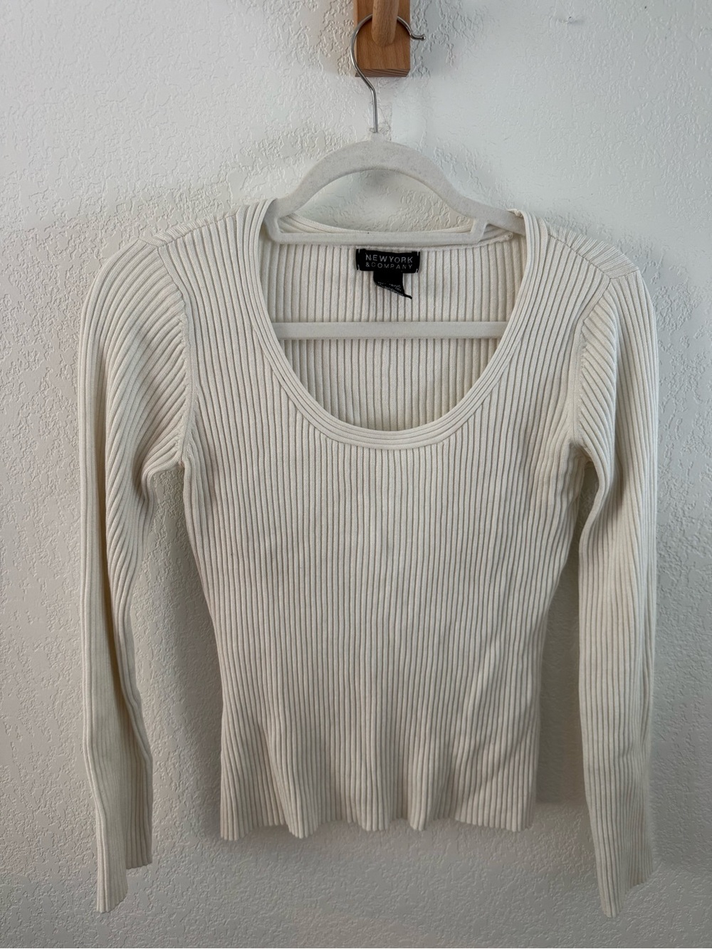 Vintage New York & Company Ivory Ribbed Scoop Neck Top
